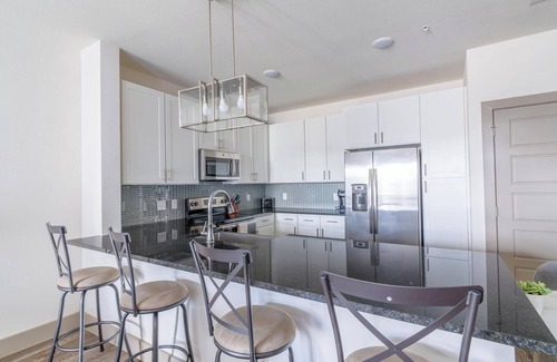 Conroe Apartment | Landing | Chic 1BD, Gym, Pool