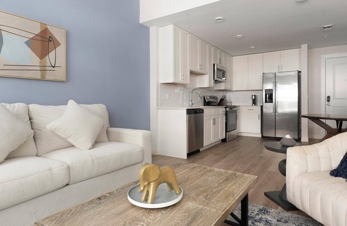 Caloosahatchee Apartment | Landing | Chic 1BD, Gym, Pool