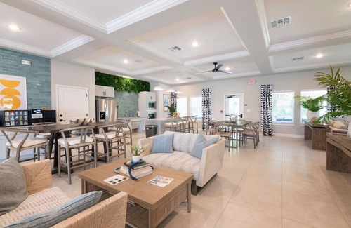 Newberry Apartment | Landing | Chic 1BD, Pool, Gym