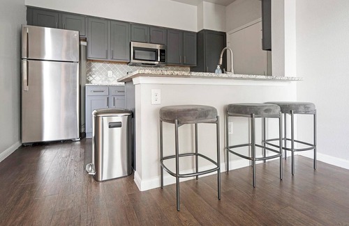 San Antonio Apartment | Landing | Chic 2BD, Clubhouse, Gym