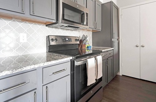 San Antonio Apartment | Landing | Chic 2BD, Pool, Clubhouse