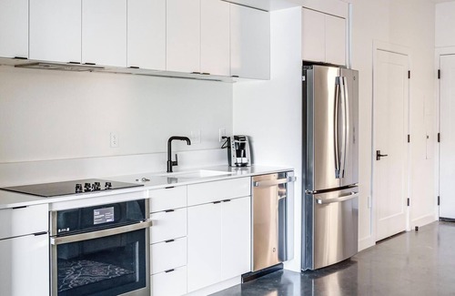 Sugar House Apartment | Landing | Chic Studio, Rooftop Lounge, Gym