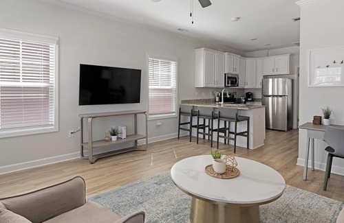 Huntsville Apartment | Landing | Incredible 1BD, Gym, Pool