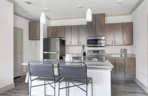Manor Apartment | Landing | Incredible 1BD, Pool, Gym