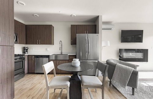 Hayden Island Apartment | Landing | Incredible 1BD, Pool, Courtyard