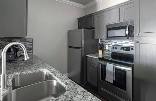 Richmond Apartment | Landing | Incredible 1BD, Gym, Pool