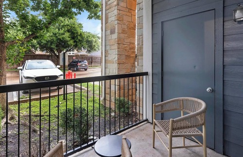Richmond Apartment | Landing | Incredible 1BD, Gym, Pool