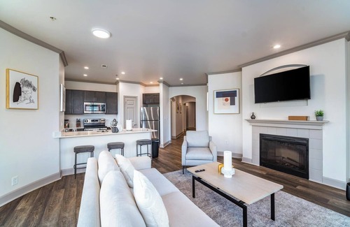 Corryville Apartment | Landing | Incredible 2BD, Gym, Clubhouse