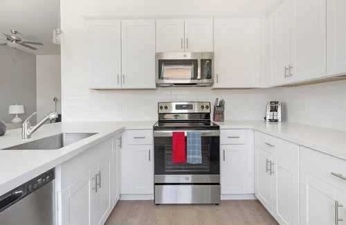Oro Valley Apartment | Landing | Incredible 2BD, Pool