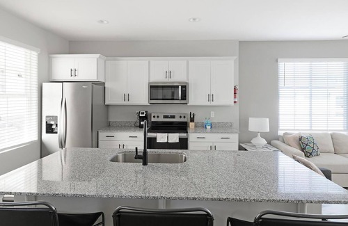 Madison Apartment | Landing | Incredible 2BD, Courtyard, Gym