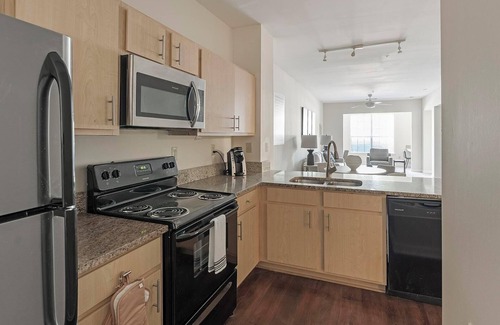 New Pathways Apartment | Landing | Incredible 2BD, Gym, Clubhouse