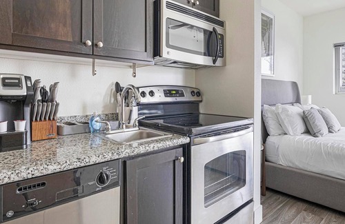 Pearl District Apartment | Landing | Incredible Studio, Courtyard, Gym