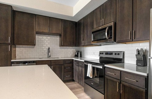 Palmetto Apartment | Landing | Modern 1BD, Clubhouse, Pool