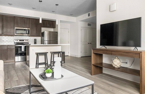 Palmetto Apartment | Landing | Modern 1BD, Clubhouse, Pool