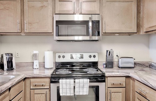 Jenks Apartment | Landing | Modern 1BD, Gym, Courtyard