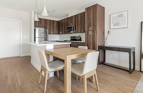 Seguin Apartment | Landing | Modern 1BD, Gym, Pool