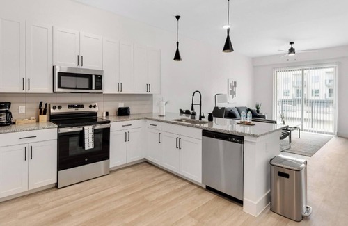 Denton Apartment | Landing | Modern 1BD, Gym