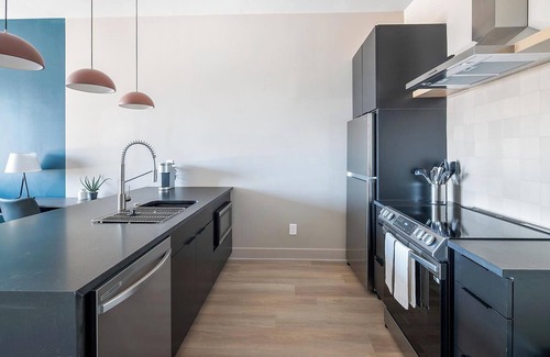 Inglewood Apartment | Landing | Modern 1BD, Rooftop Lounge