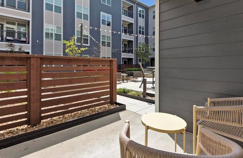 Chesterfield Apartment | Landing | Modern 1BD, Gym, Courtyard