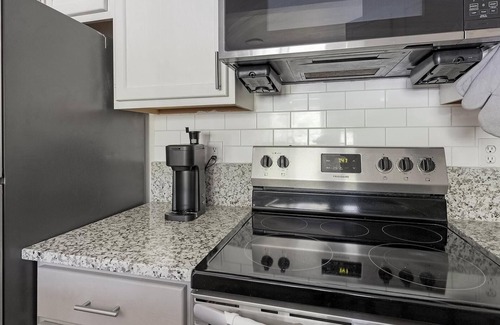 Stone Oak Apartment | Landing | Modern 1BD, Gym