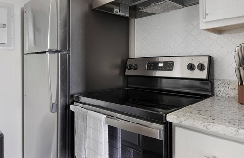 Royal Ridge Apartment | Landing | Modern 1BD, Gym, Clubhouse