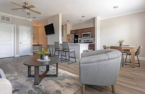 Summerville Apartment | Landing | Modern 1BD, Yoga Studio, Gym