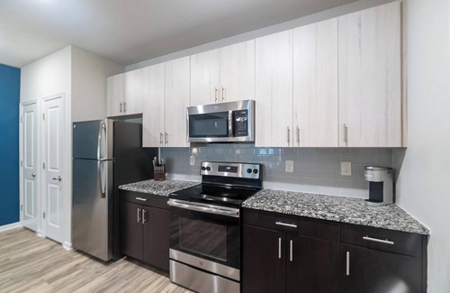 Charlotte Apartment | Landing | Modern 2BD, Clubhouse, Gym