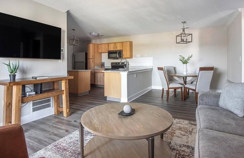 Eureka Apartment | Landing | Modern 2BD, Pool, Clubhouse