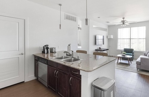 Park Central Apartment | Landing | Modern Studio, Gym, Pool