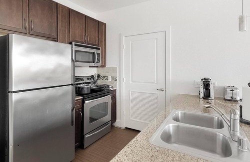 Park Central Apartment | Landing | Modern Studio, Gym, Pool