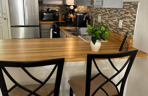 Northeast Pensacola Apartment | Landing pad - under 2 miles to airport, 2 br, Free parking, WiFi