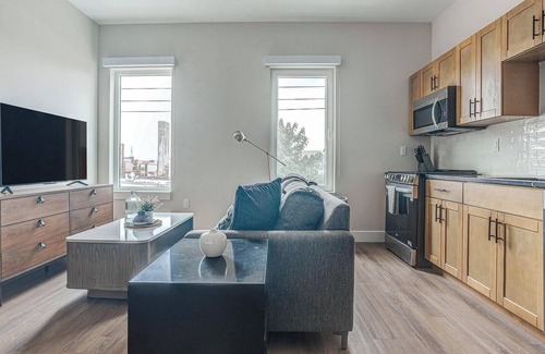Kensington Apartment | Landing | Spectacular Studio, Clubhouse, Gym
