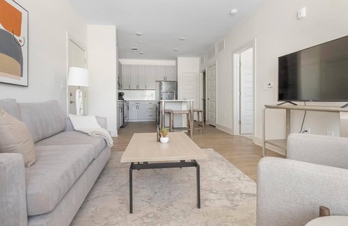 Charlotte Apartment | Landing | Spectacular 1BD, Gym, Pool