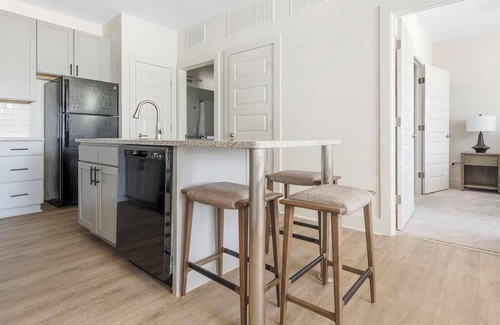 Charlotte Apartment | Landing | Spectacular 1BD, Gym, Pool