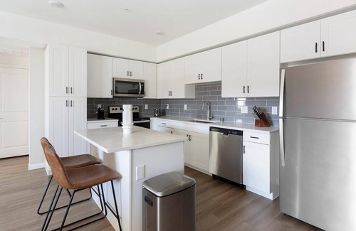 Townsite Apartment | Landing | Spectacular 1BD, Rooftop Lounge, Pool