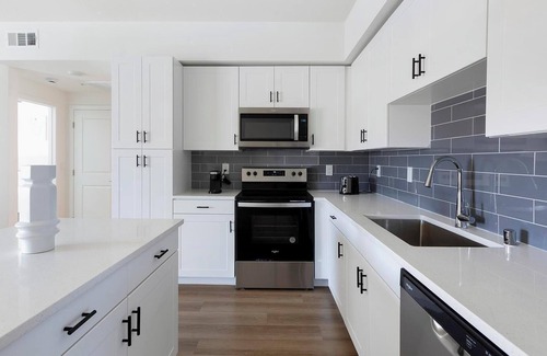 Townsite Apartment | Landing | Spectacular 1BD, Rooftop Lounge, Pool