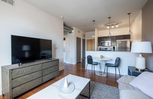 Church Hill Apartment | Landing | Spectacular 1BD, Courtyard