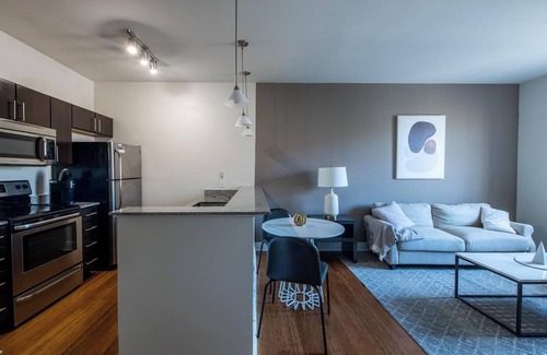 Church Hill Apartment | Landing | Spectacular 1BD, Courtyard
