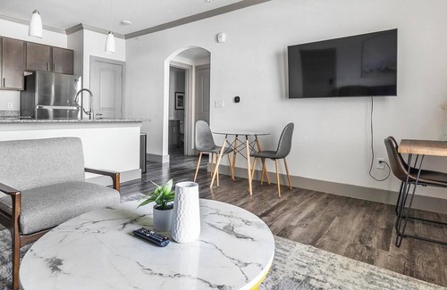 Manor Apartment | Landing | Spectacular 1BD, Clubhouse, Pool