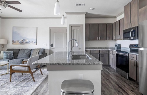 Manor Apartment | Landing | Spectacular 1BD, Clubhouse, Pool