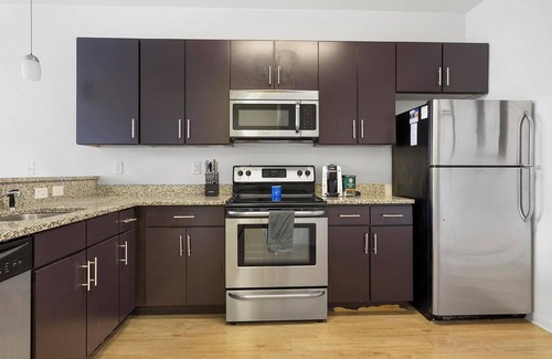 Richmond Apartment | Landing | Spectacular 2BD, Gym