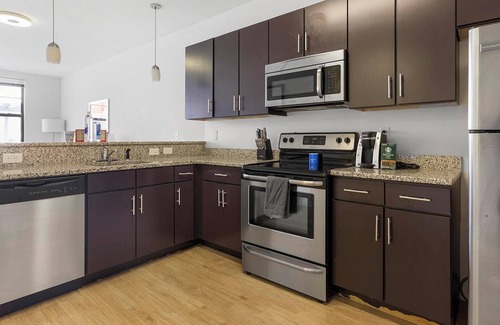 Richmond Apartment | Landing | Spectacular 2BD, Gym