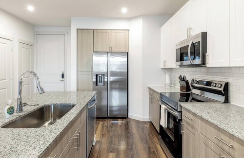 Fate Apartment | Landing | Spectacular 2BD, Clubhouse, Gym