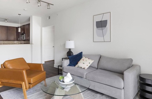 Park Central Apartment | Landing | Spectacular 2BD, Gym, Pool