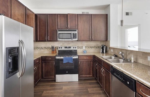 Park Central Apartment | Landing | Spectacular 2BD, Gym, Pool