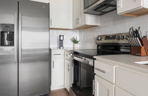 Caloosahatchee Apartment | Landing | Spectacular 1BD, Gym, Clubhouse