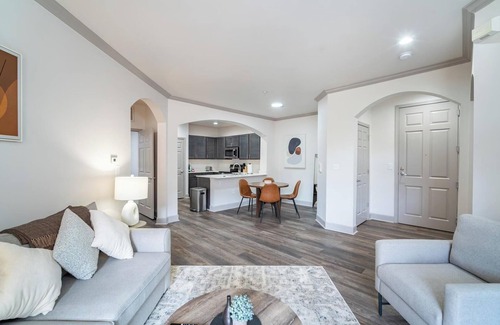 Corryville Apartment | Landing | Spectacular 2BD, Gym, Clubhouse