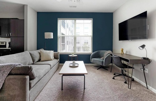 Chesterfield Apartment | Landing | Stunning 1BD, Pool, Gym