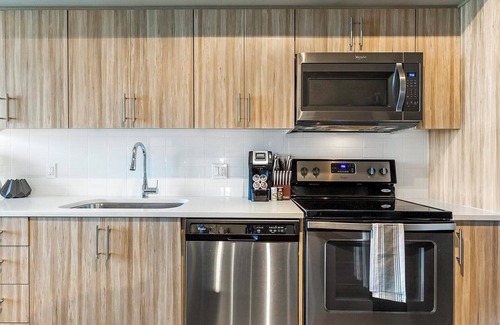 Northwest Portland Apartment | Landing | Stunning 1BD, Courtyard, Rooftop Lounge