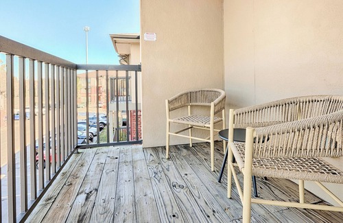 Jenks Apartment | Landing | Stunning 1BD, Courtyard, Gym